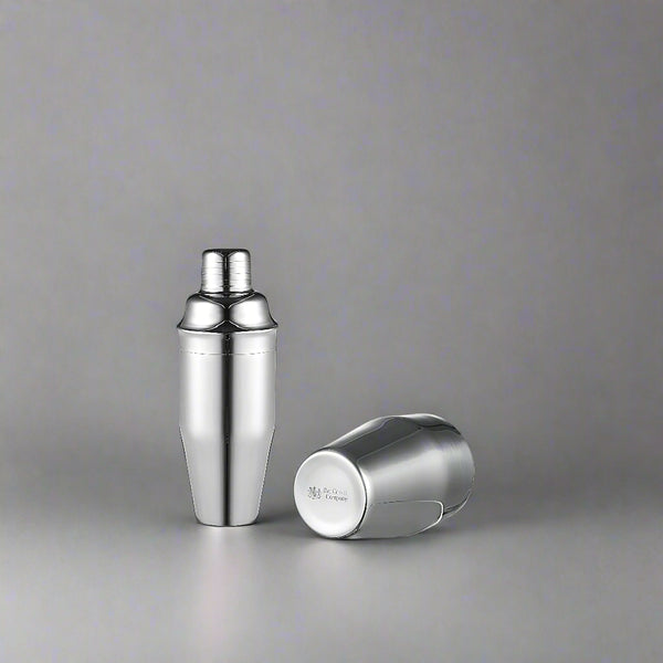 Mix smooth, chilled drinks with The Cooks Company 550 ml Stainless Steel Cocktail Shaker. Perfect for mojitos, martinis, margaritas, and more. he Cooks Company Stainless Steel Cocktail Shaker – 550 ml

Cocktail shaker with sleek stainless steel finish by The Cooks Company

Professional 550 ml drink shaker on bar counter

Mixing mojito with The Cooks Company cocktail shaker

Side view of rust-resistant bar shaker – The Cooks Company

Shiny stainless steel cocktail mixer filled with ice
shaker pouring a marg
